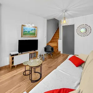 https://un-petit-nid-au-bord-de-la-sorgue.fr-provencehotel.com